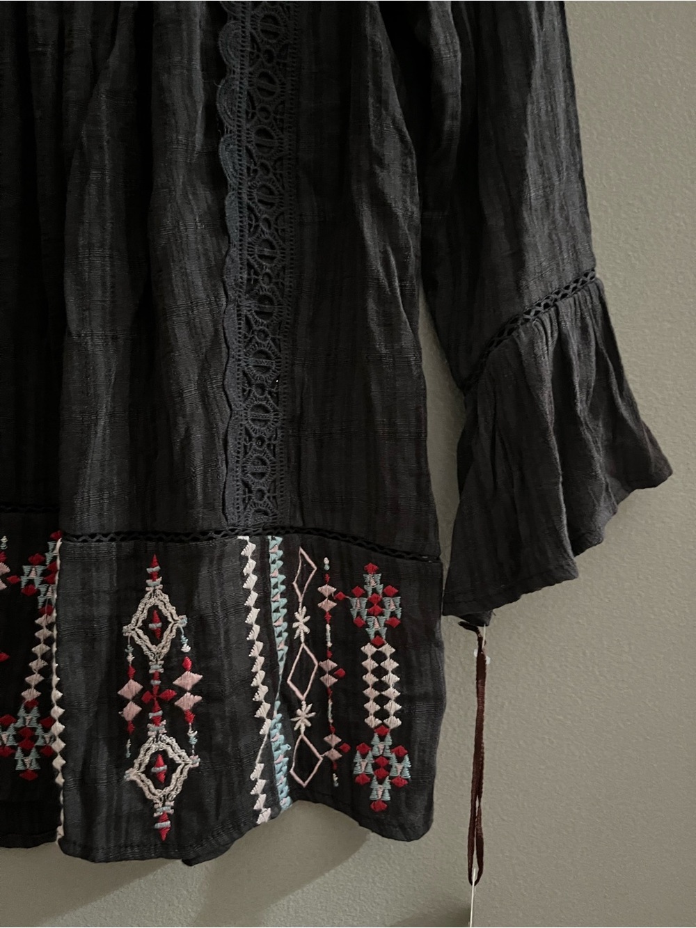 Knox Rose NWT Blouse XS Black Embroidered Boho Aztec Bell Sleeves Whimsigoth - Picture 4 of 16